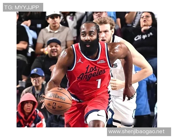 伦纳德全场18投9中砍下21分7板4助，哈登贡献16分10助