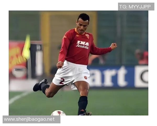 跨界联动！前巴西男足队长卡福亮相名人赛，入场前大秀脚法